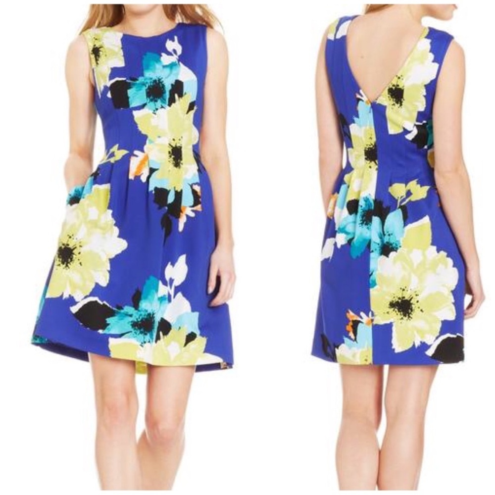 NWOT Vince Camuto Blue Floral Mini Dress Pleated Fit Flare Vneck Size 6